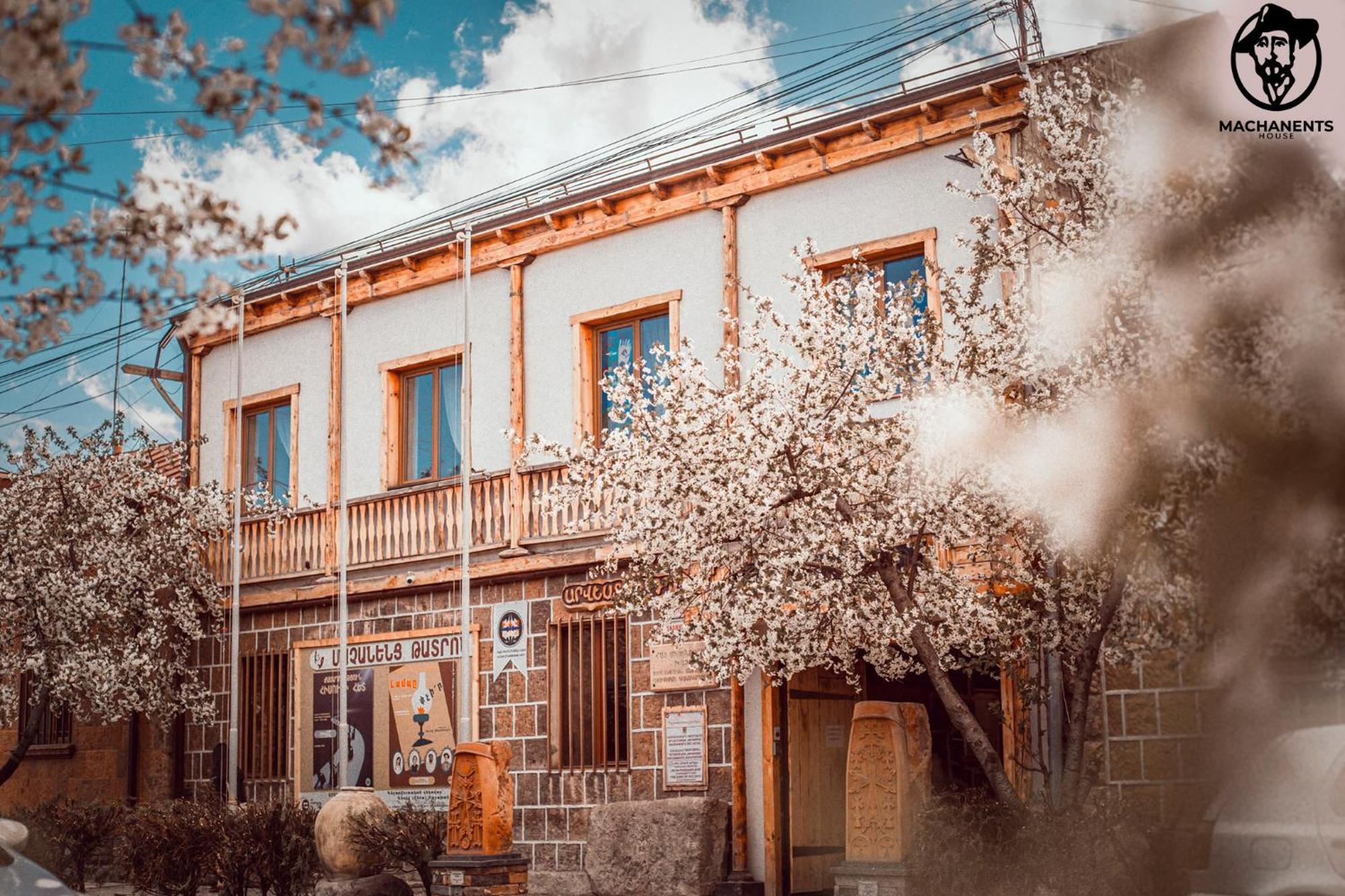Machanents Art Hotel Vagharshapat Buitenkant foto