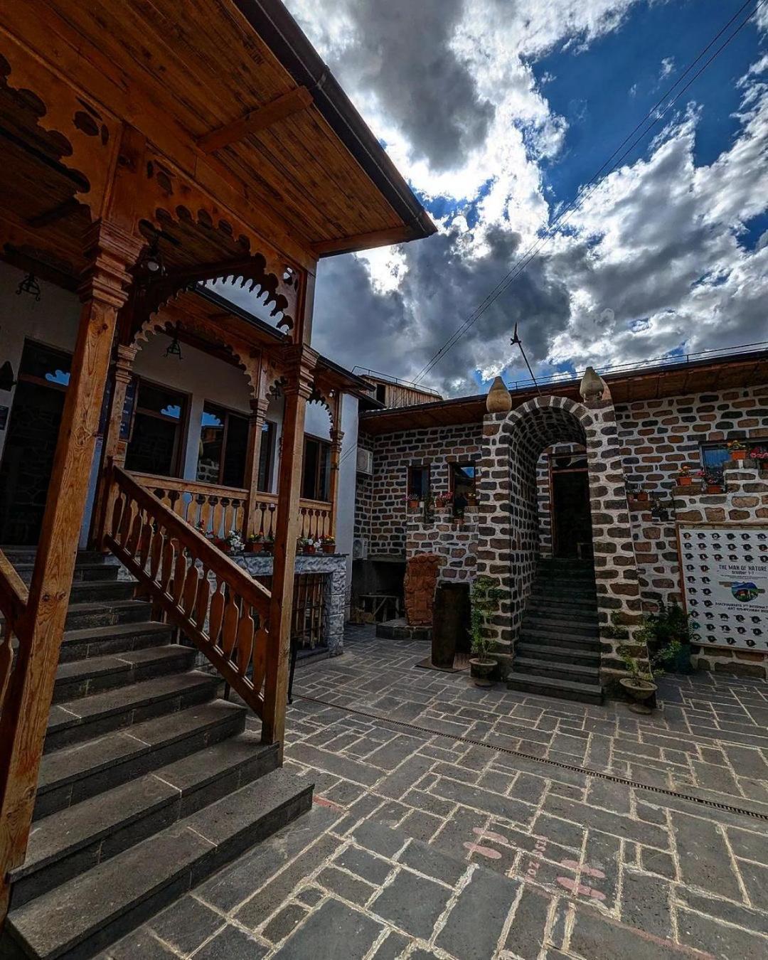 Machanents Art Hotel Vagharshapat Buitenkant foto
