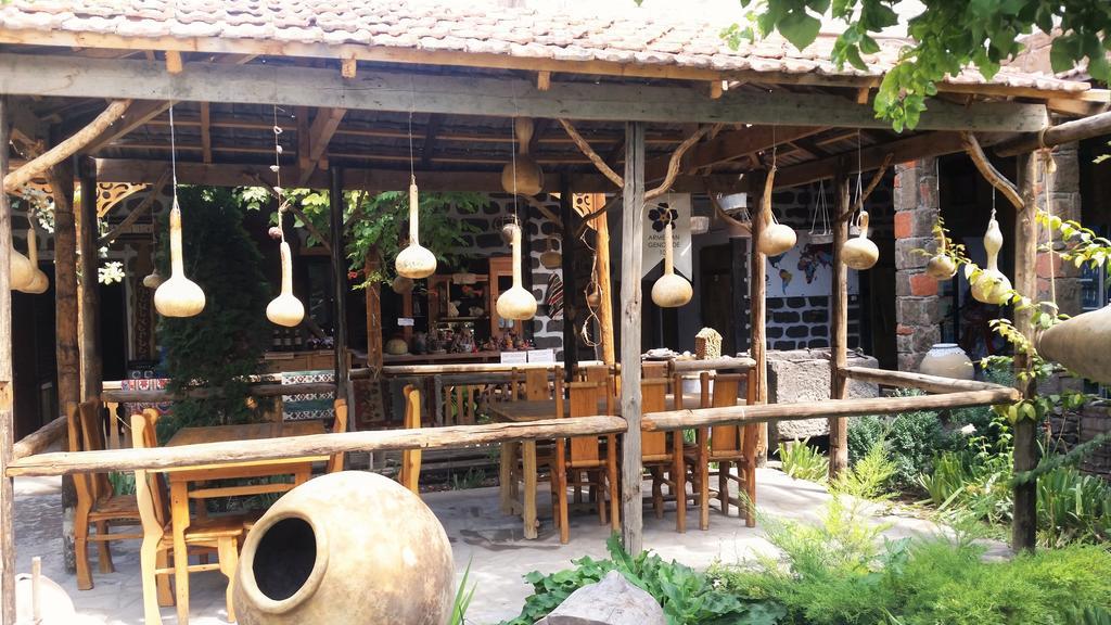 Machanents Art Hotel Vagharshapat Buitenkant foto