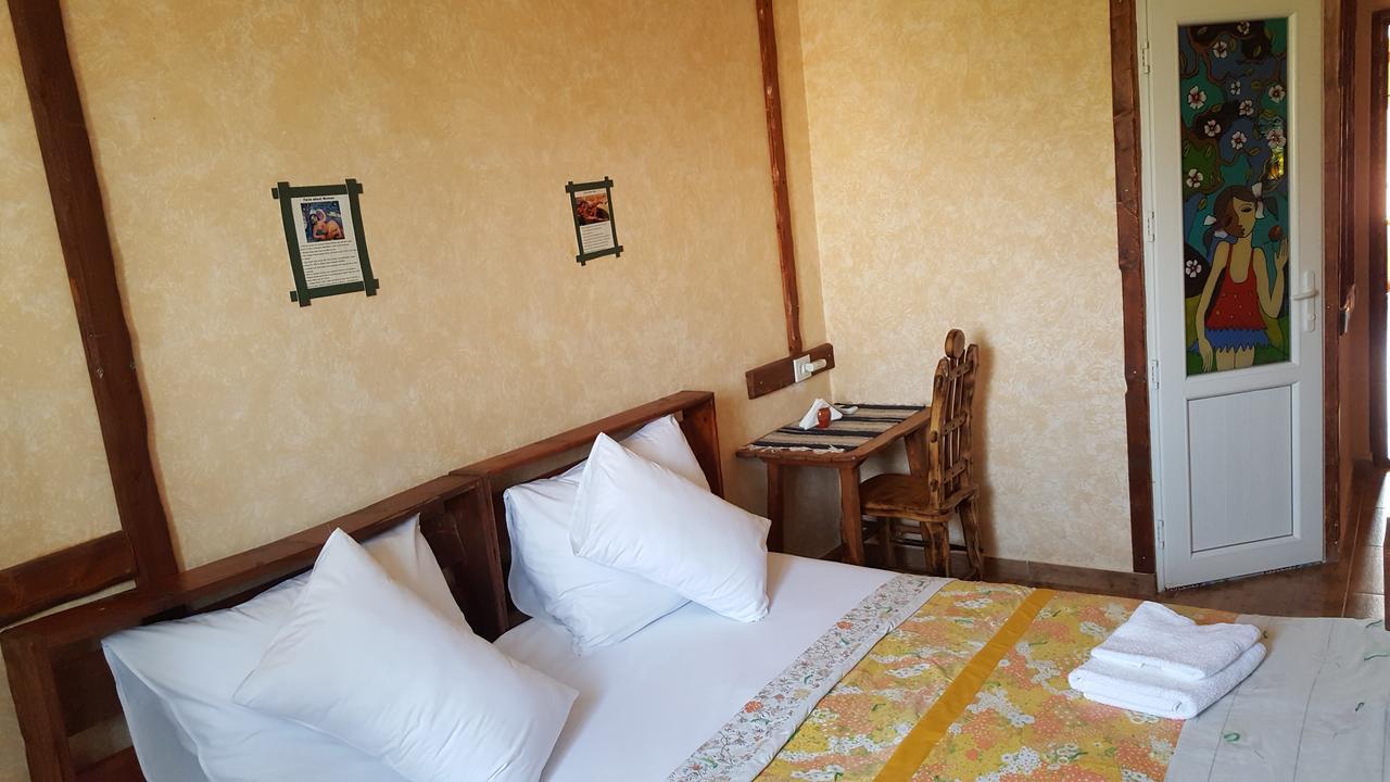 Machanents Art Hotel Vagharshapat Buitenkant foto