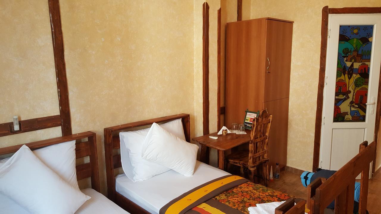 Machanents Art Hotel Vagharshapat Buitenkant foto