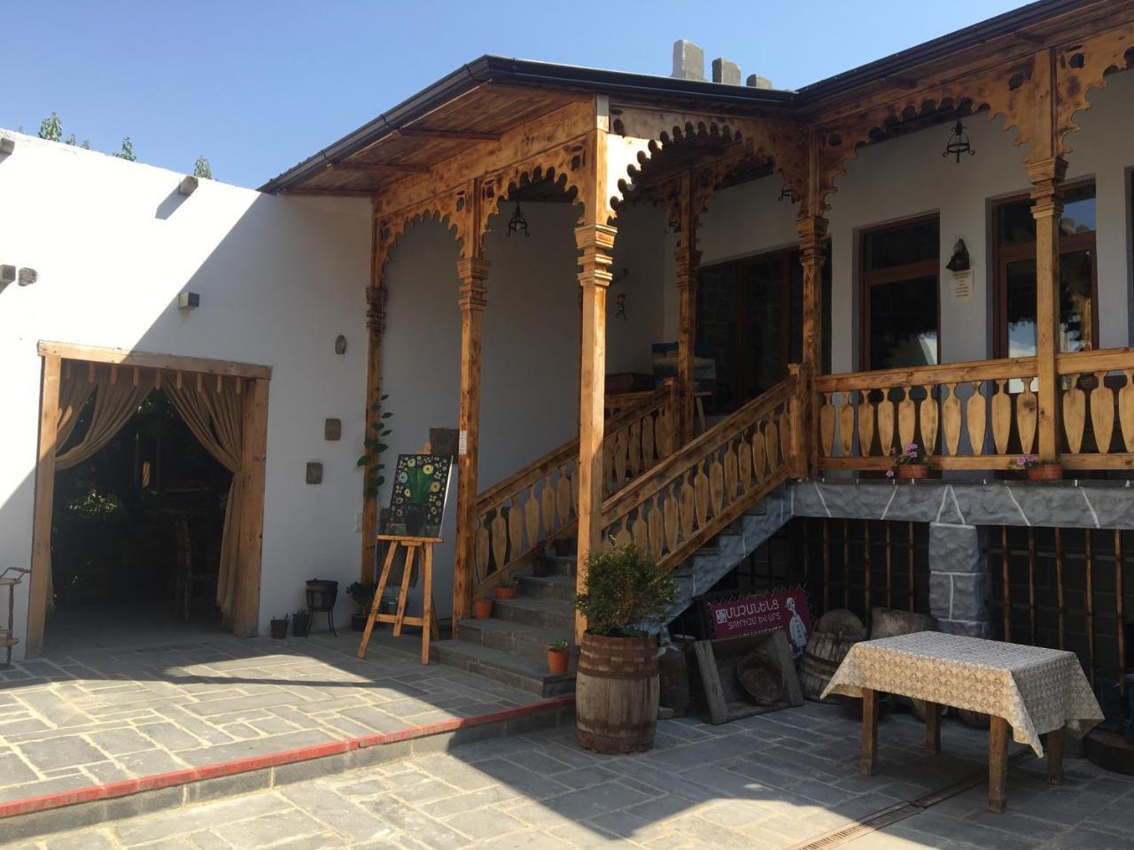 Machanents Art Hotel Vagharshapat Buitenkant foto